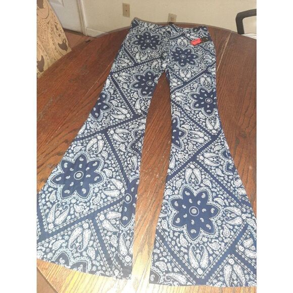 New Medium Shosho Flare Leg Leggings Blue White Paisley Floral Pants NWT - Picture 1 of 4